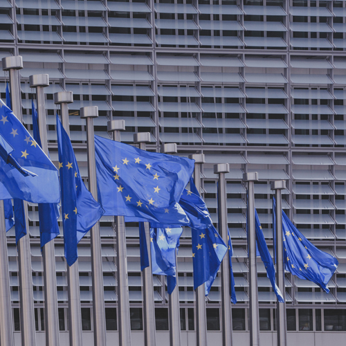 Europa Erbrecht mein Trauerfall Europäische Erbrechtsverordnung (EU-ErbVO) regelt nicht das materielle Erbrecht, sondern regelt nur, welches nationale Erbrecht auf den Erbfall anzuwenden ist.